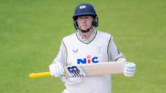 Yorkshire hit back against Bears as wickets tumble