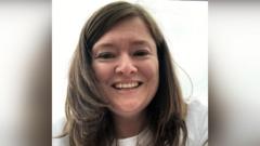 Arolwg ffydd annilys yn 'siom, ond mae darlun gobeithiol o hyd'