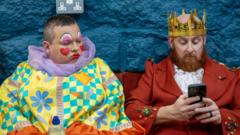 Amser panto! Lluniau o berfformiad blynyddol Theatr Fach Llangefni