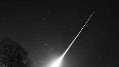 Footage captures meteor crossing the sky