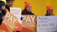 Junior doctors accept 22% pay rise to end strikes