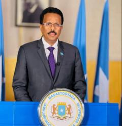 Madaxwaynihii hore ee Soomaaliya Farmaajo oo ka degay Muqdisho