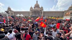 RCB चेंगराचेंगरी : मुंबईला जमलं, ते बंगळुरूला का शक्य झालं नाही? कसा आहे विजययात्रांचा इतिहास?