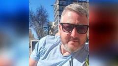 Teyrnged i 'dad balch' a fu farw mewn digwyddiad ym Mhen-y-bont ar Ogwr