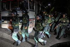 මහර බන්ධනාගාරයේ 'නොසන්සුන්තාව': රැඳවියෙකු ජීවිතක්ෂයට, 7 දෙනෙකුට තුවාල 