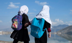 तालिबान के स्कूल बैन से निराश अफ़ग़ानिस्तान की लड़कियों को अब क्या हैं उम्मीदें