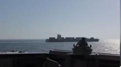 ترامپ: آمریکا به یک کشتی باری ایران شلیک و آن را توقیف کرد؛ قرارگاه خاتم‌الانبیا: این نقض آتش‌بس بود