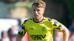 Dyer agrees new Torquay United contract