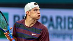 Draper recovers to earn maiden French Open win