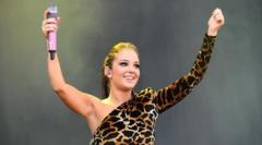 Tulisa 'devastated' over online sex tape leak - BBC News