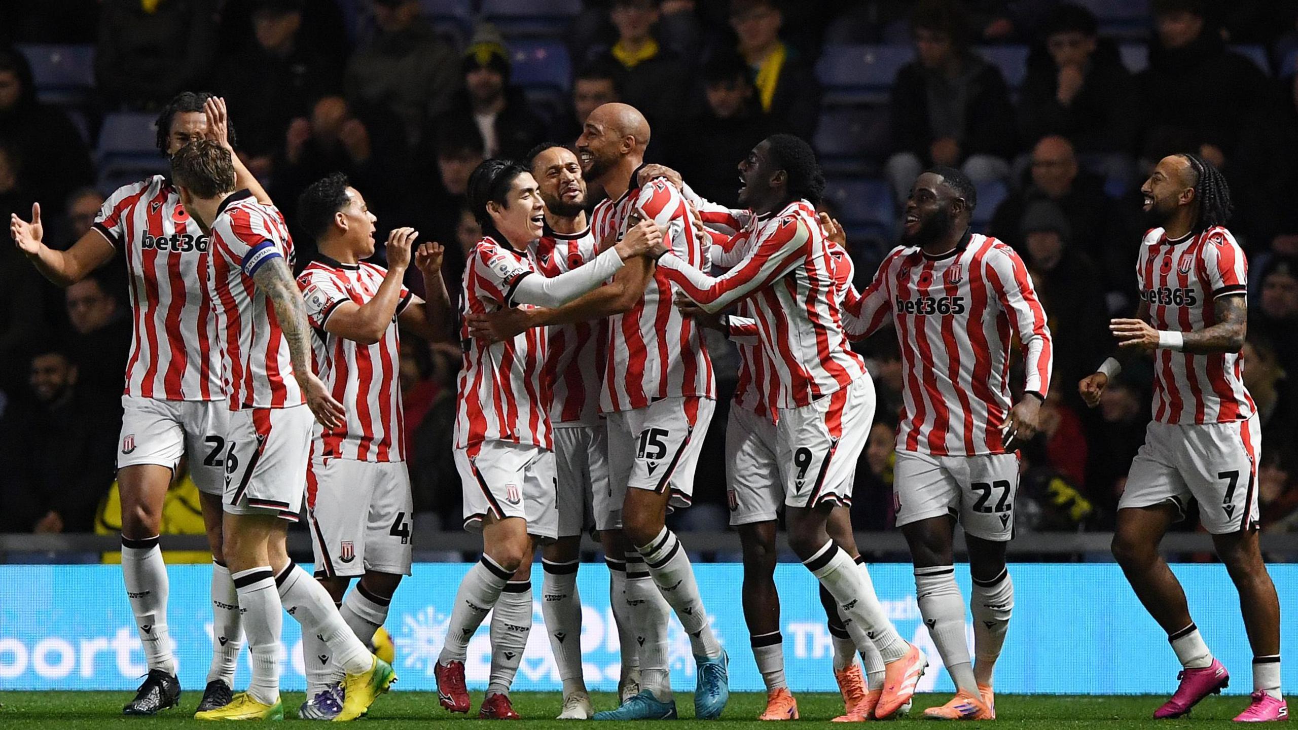 Stoke City team celebrating Steven N'Zonzi goal against Oxford United