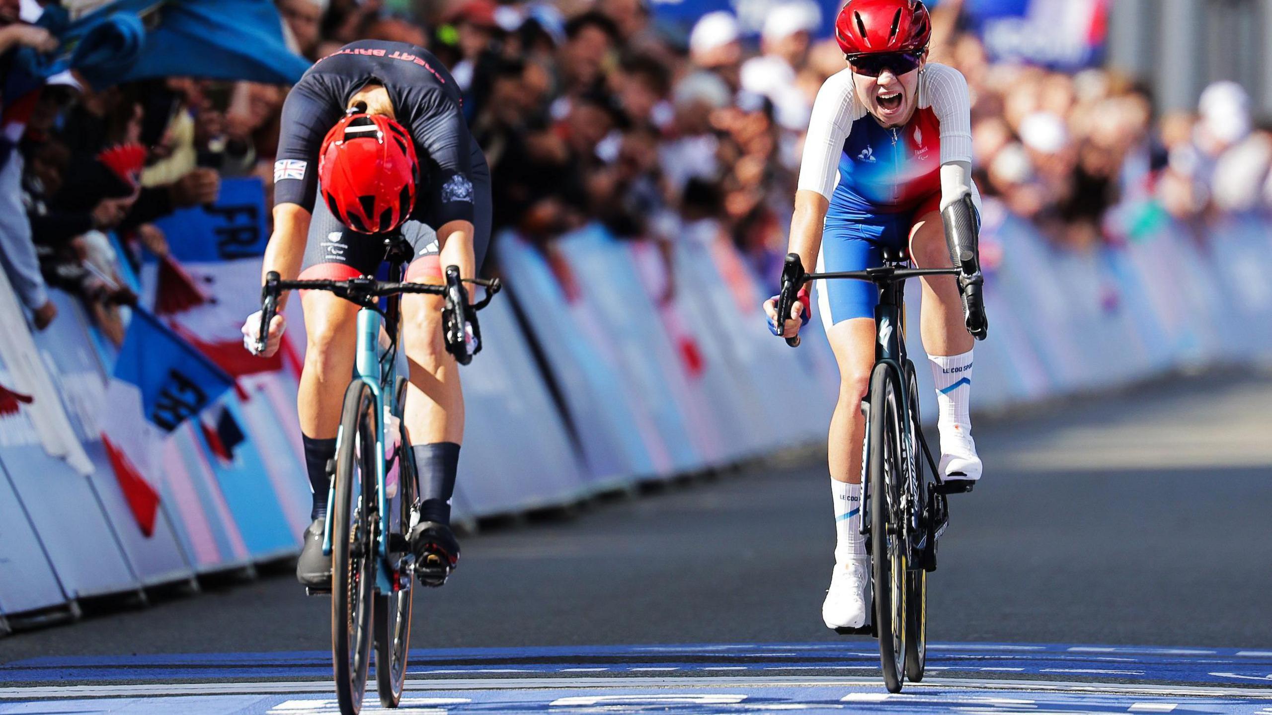 Sarah Storey stretches for the line to win the C4-5 road race at the Paris Paralympics ahead of France's Heidi Gaugain