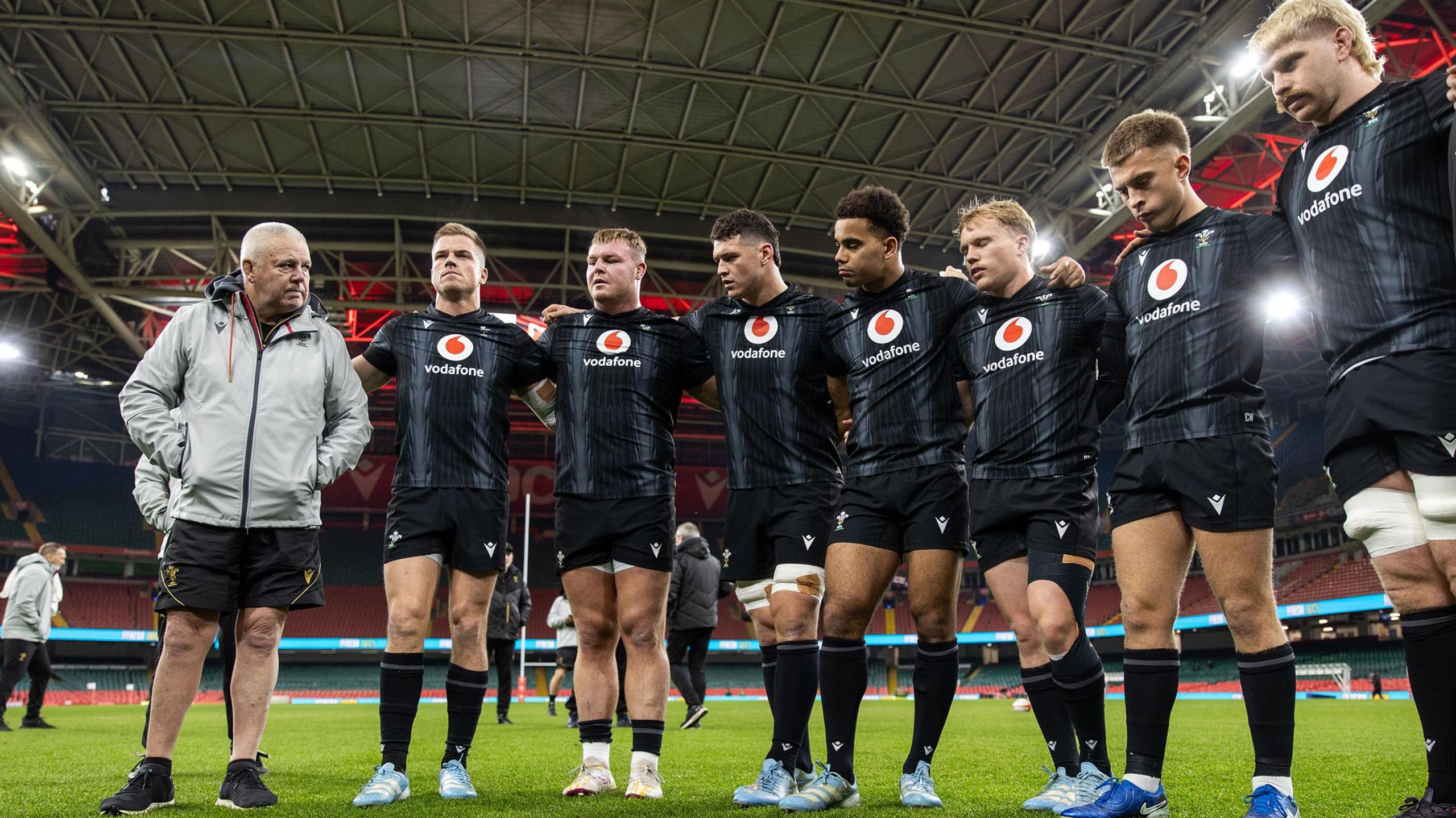 Wales head coach Warren Gatland and his players in the final training session before facing Australia