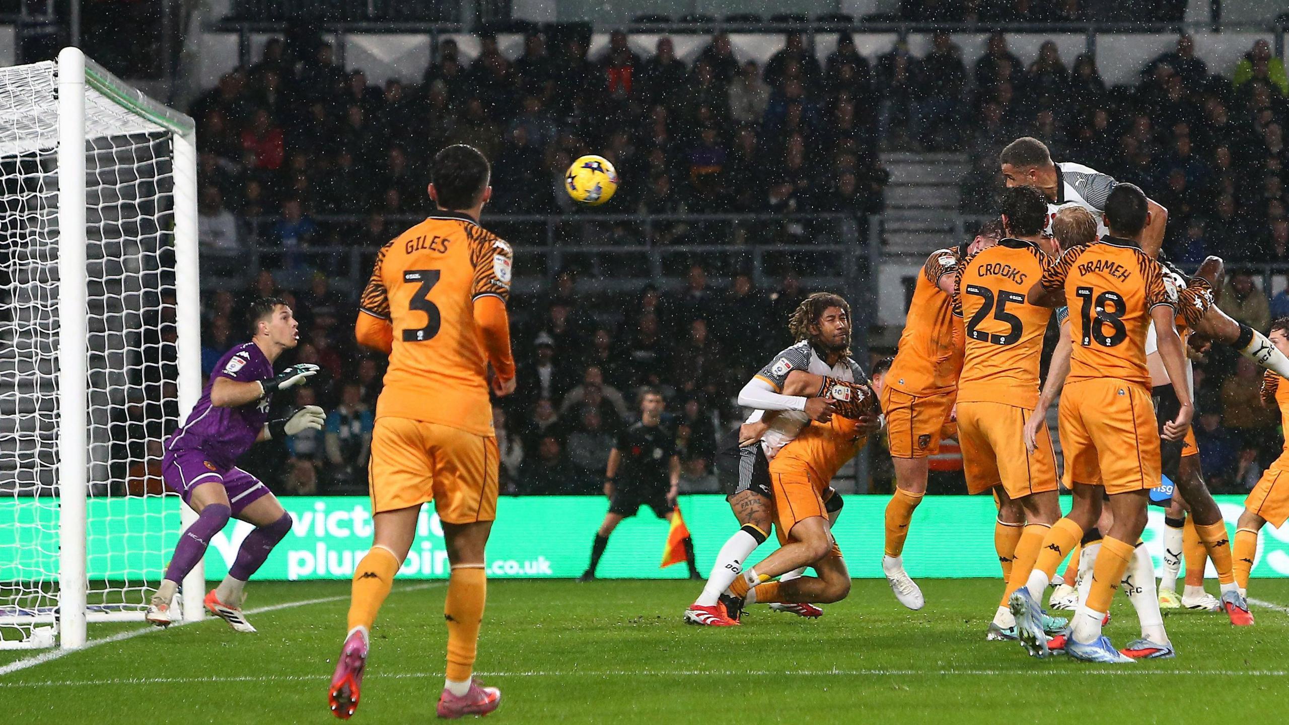 Carlton Morris heads home against Hull City
