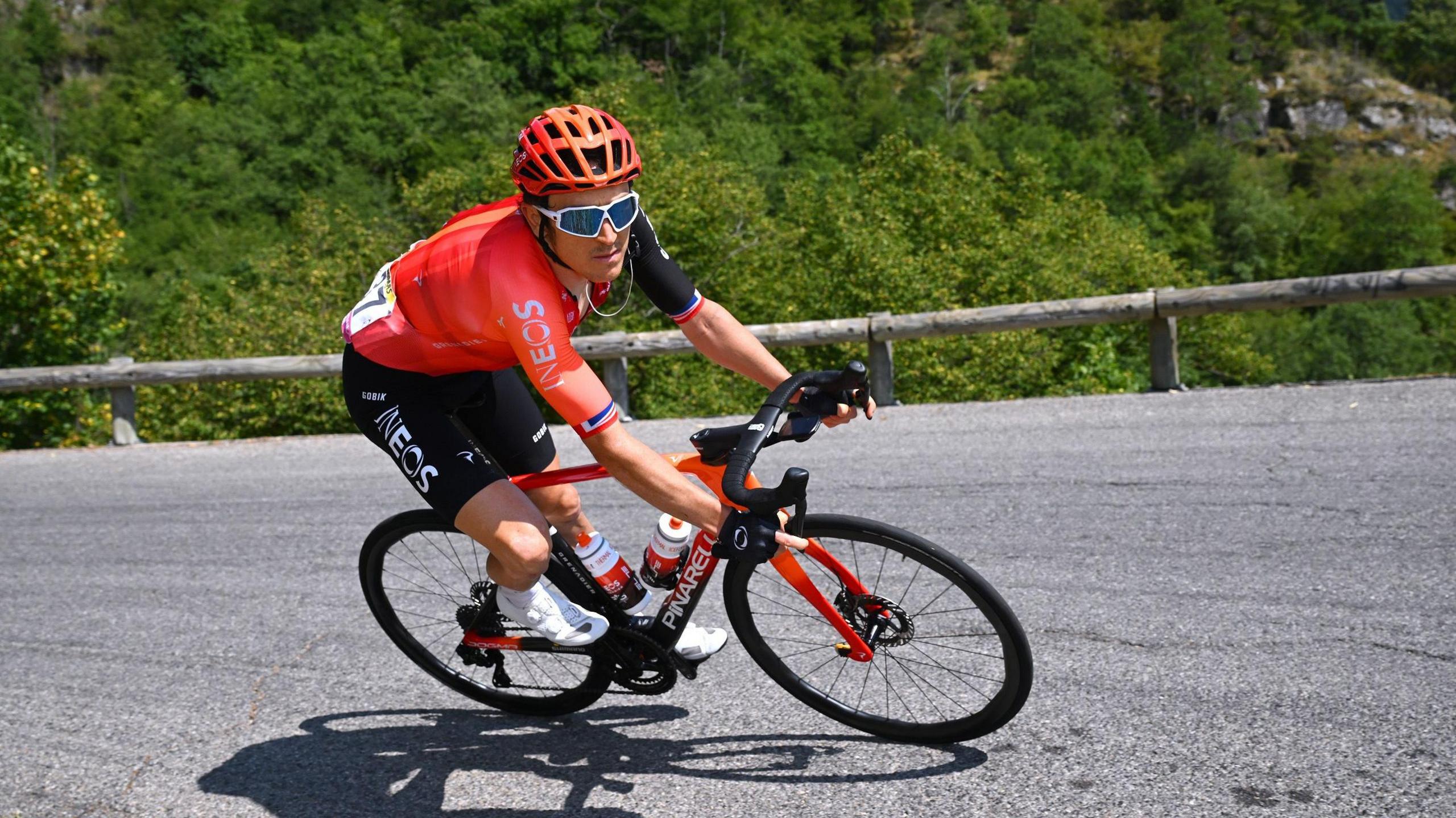 Geraint Thomas yn cystadlu yn y Tour de France y llynedd