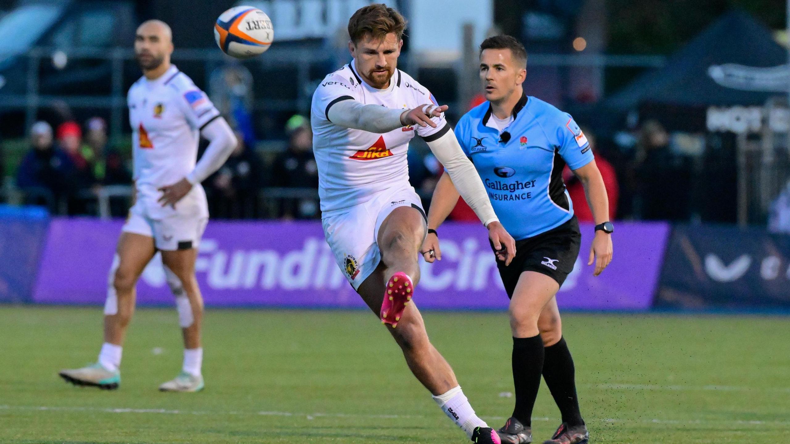 Henry Slade kicks a penalty