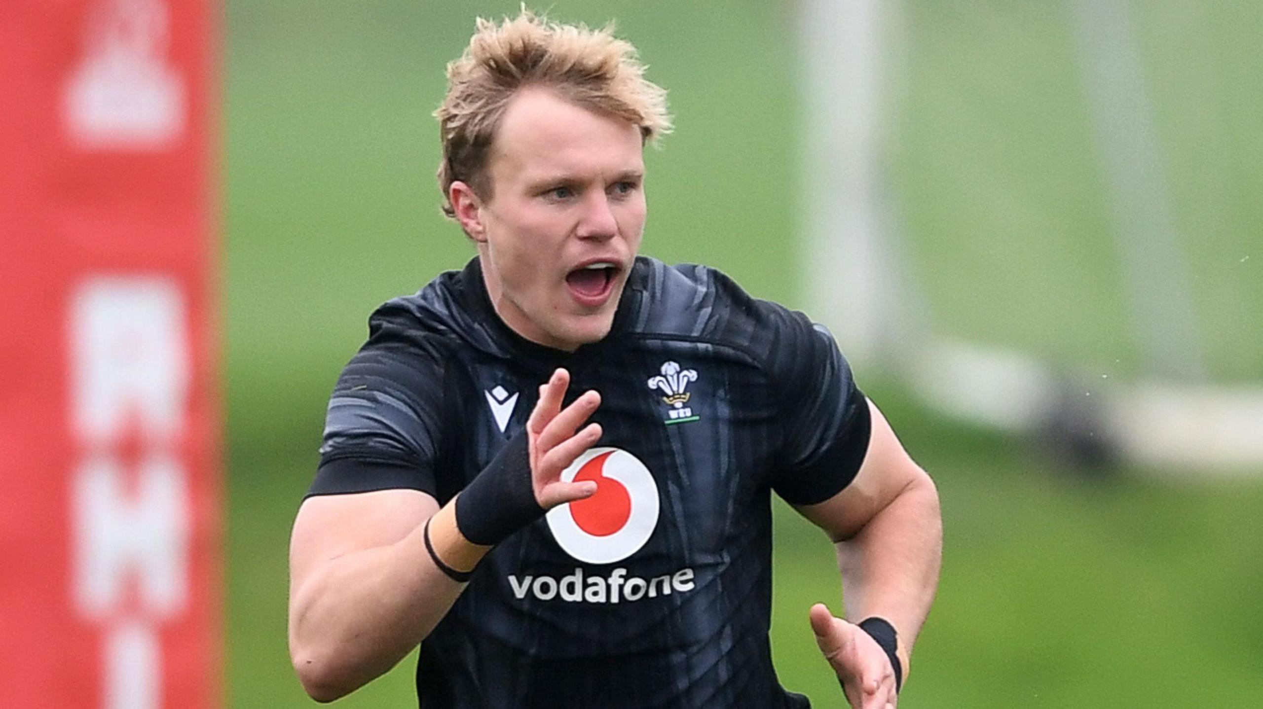 Scarlets wing Blair Murray in Wales training