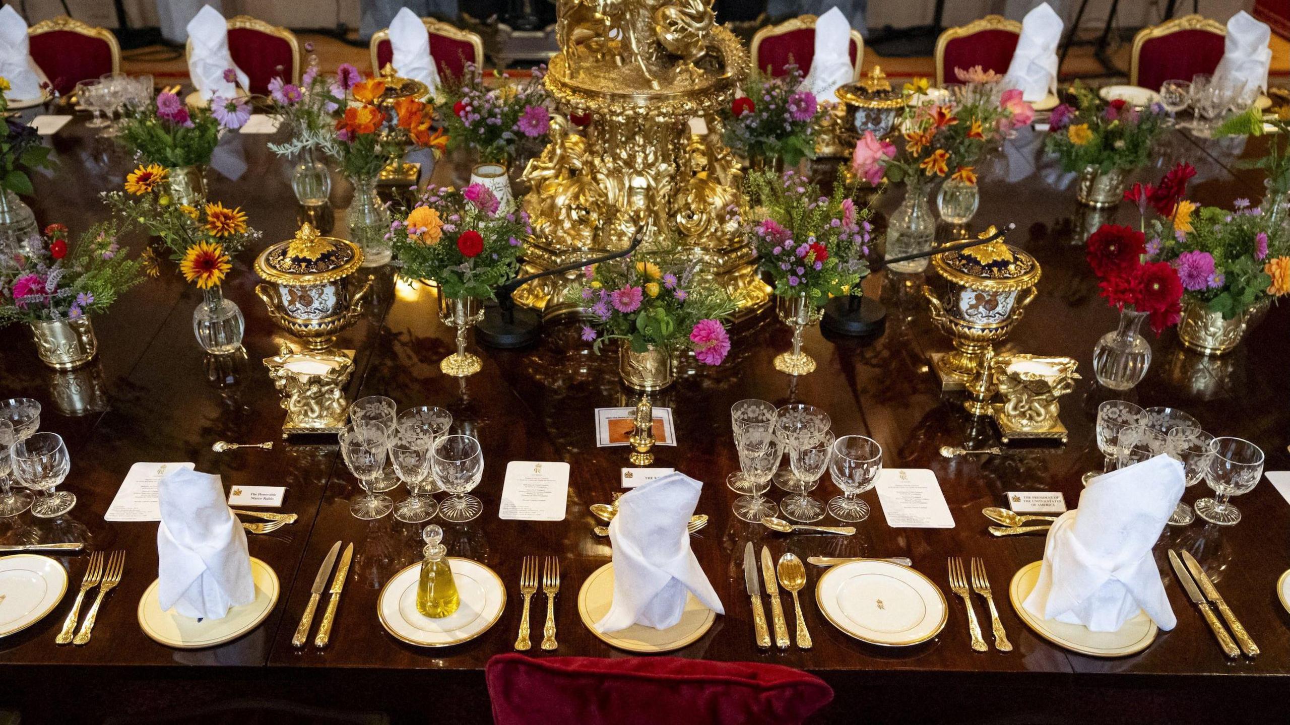The state banquet table settings in Windsor Castle
