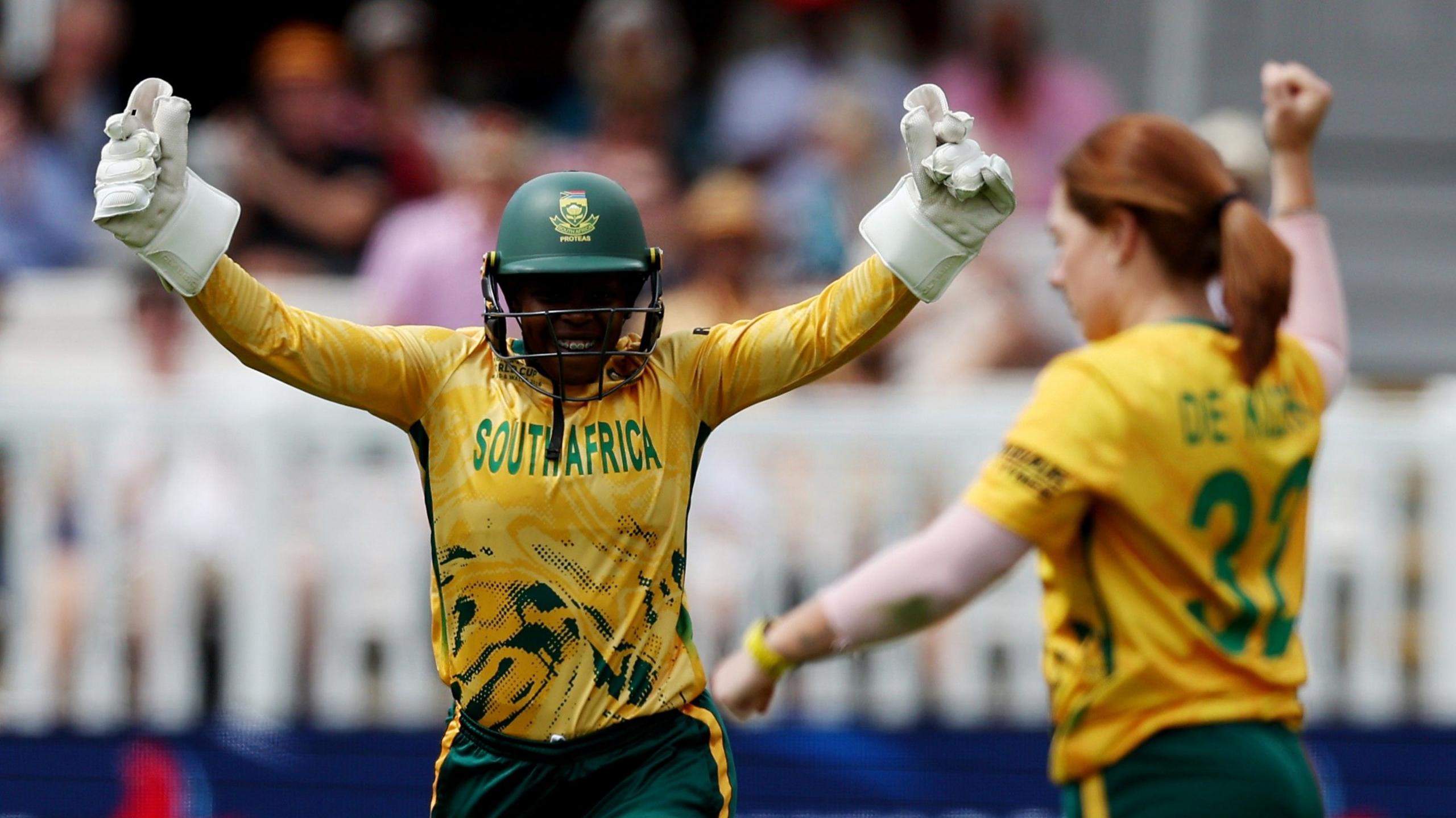 Nadine de Klerk celebrates wicket