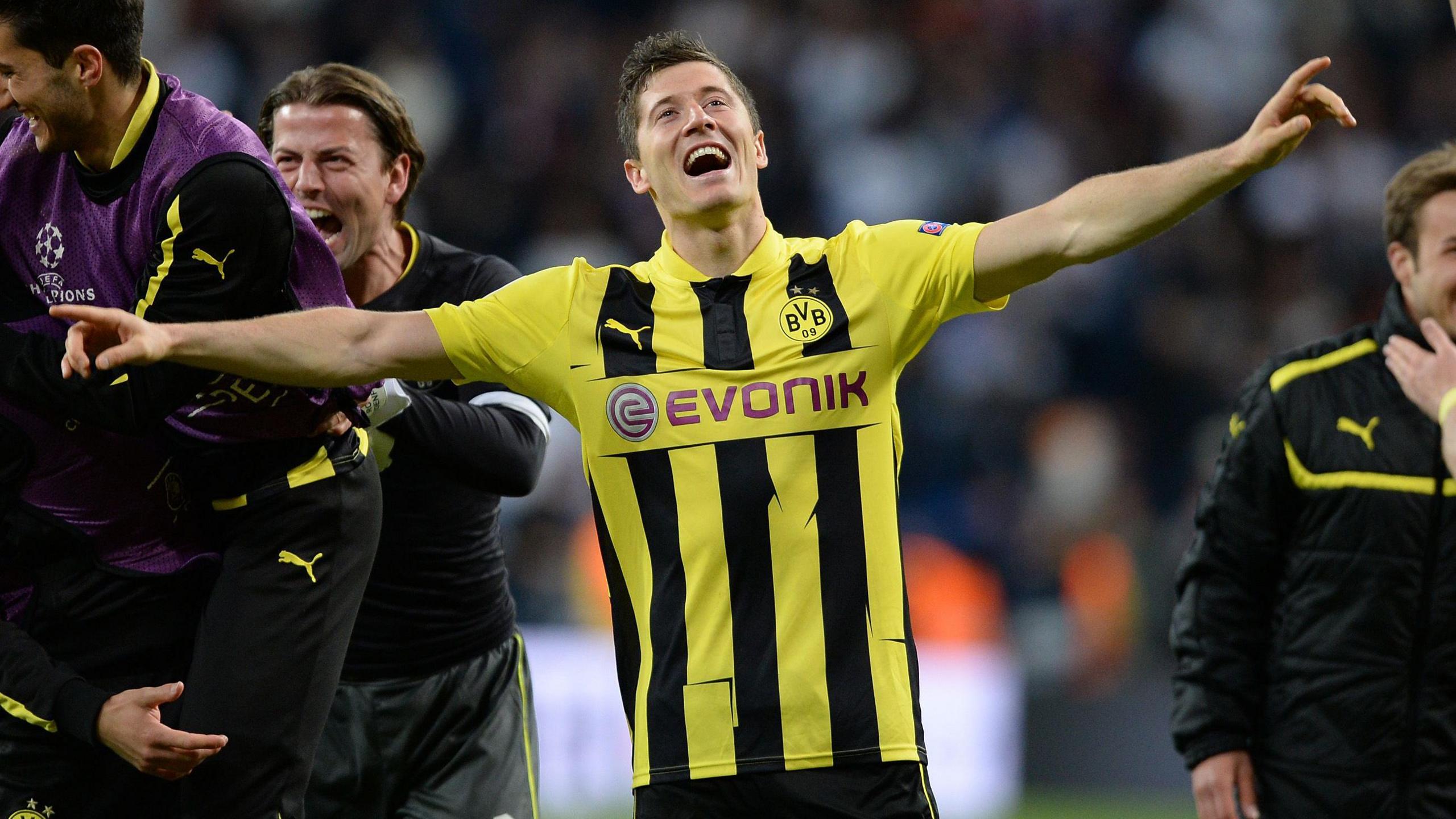 Borussia Dortmund's Robert Lewandowski celebrates beating Real Madrid in the 2013 Champions League semi-finals