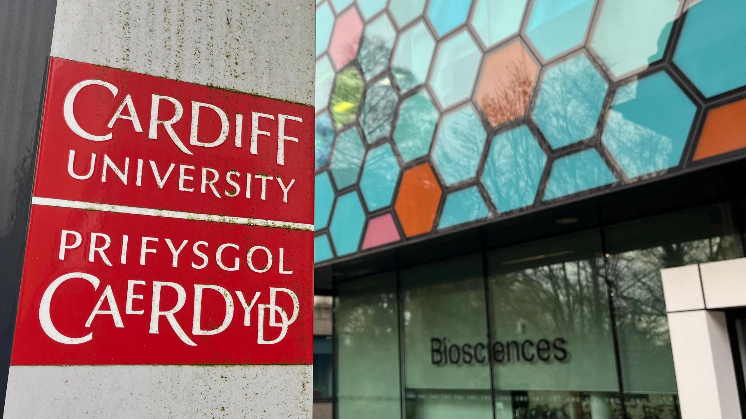 Adeilad Prifysgol Caerdydd