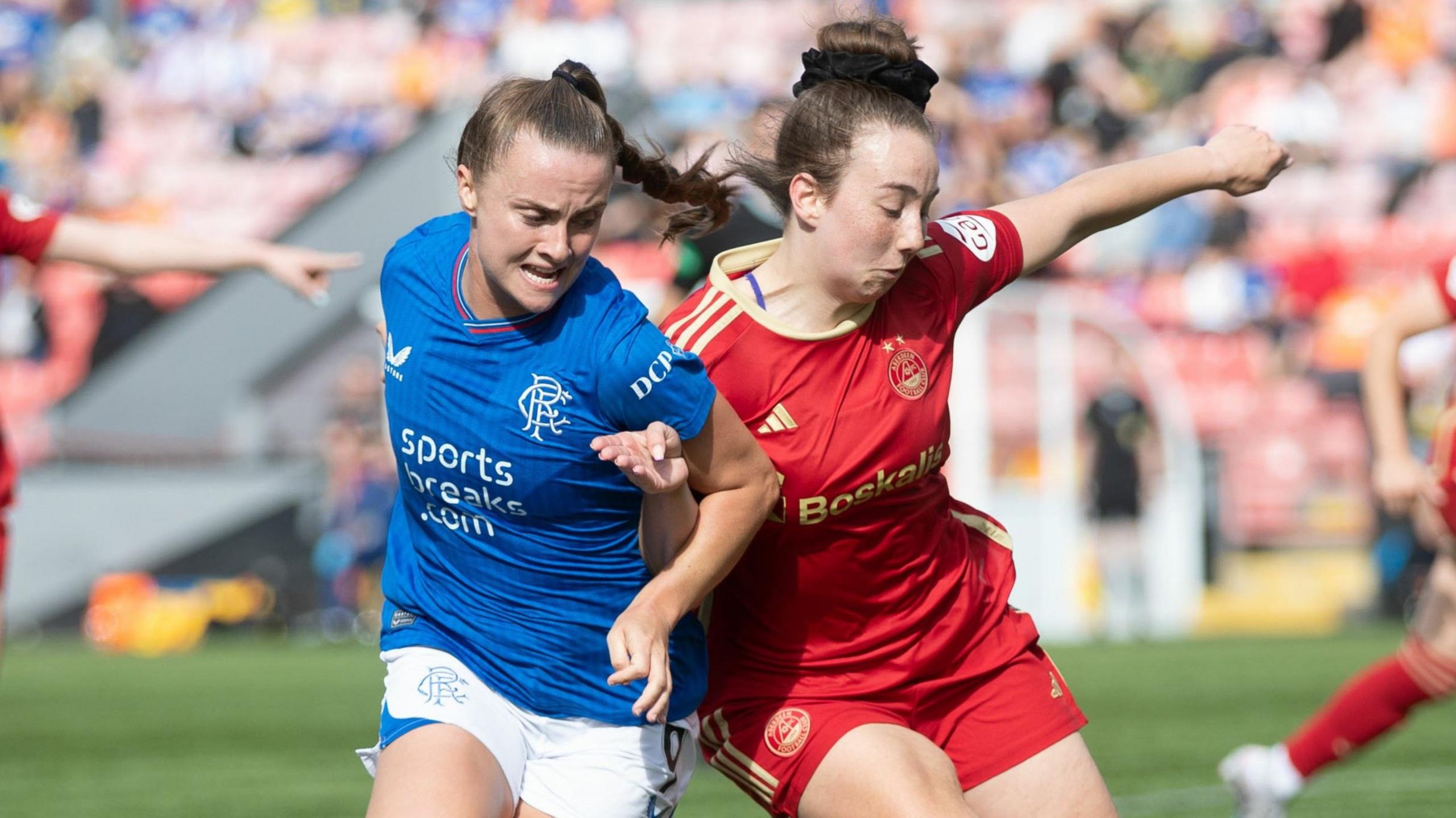 Rangers' Kirsty Howat and Aberdeen's Maddie Finnie