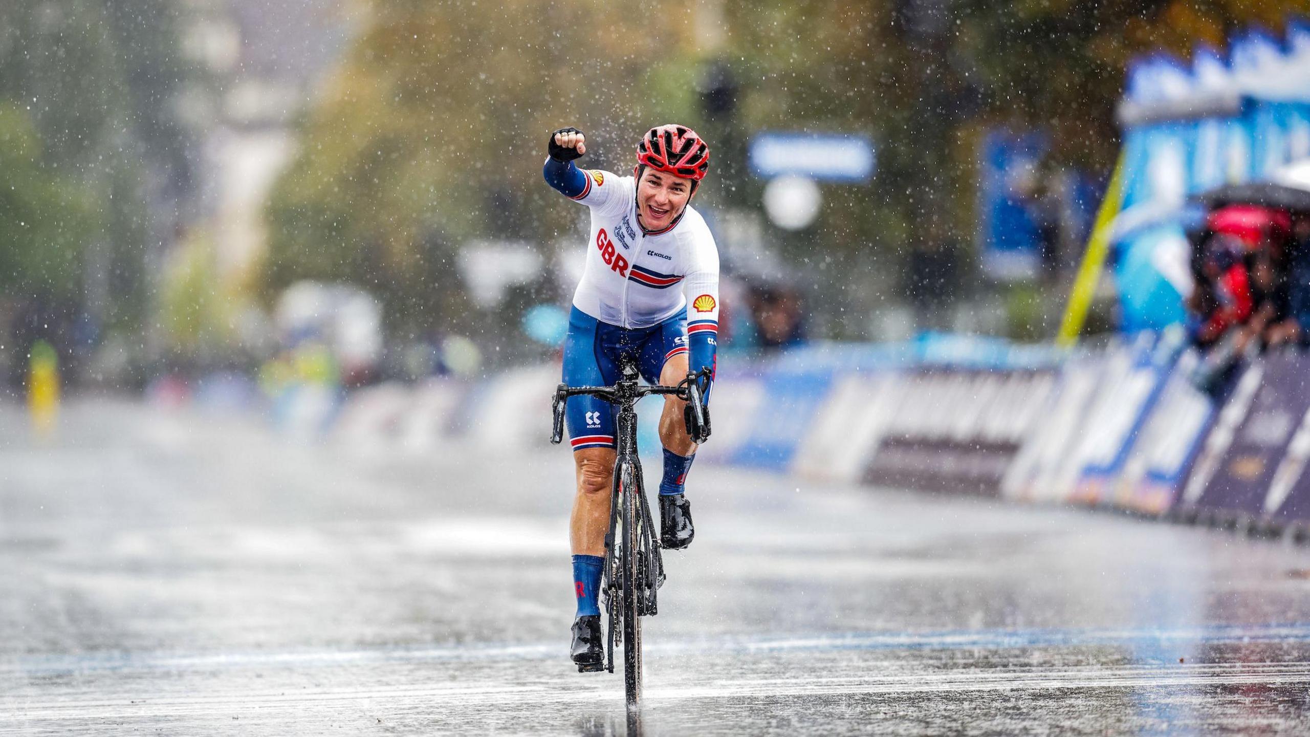 Sarah Storey punches the air as she wins the 2024 Women C5 Road Race World Championship title