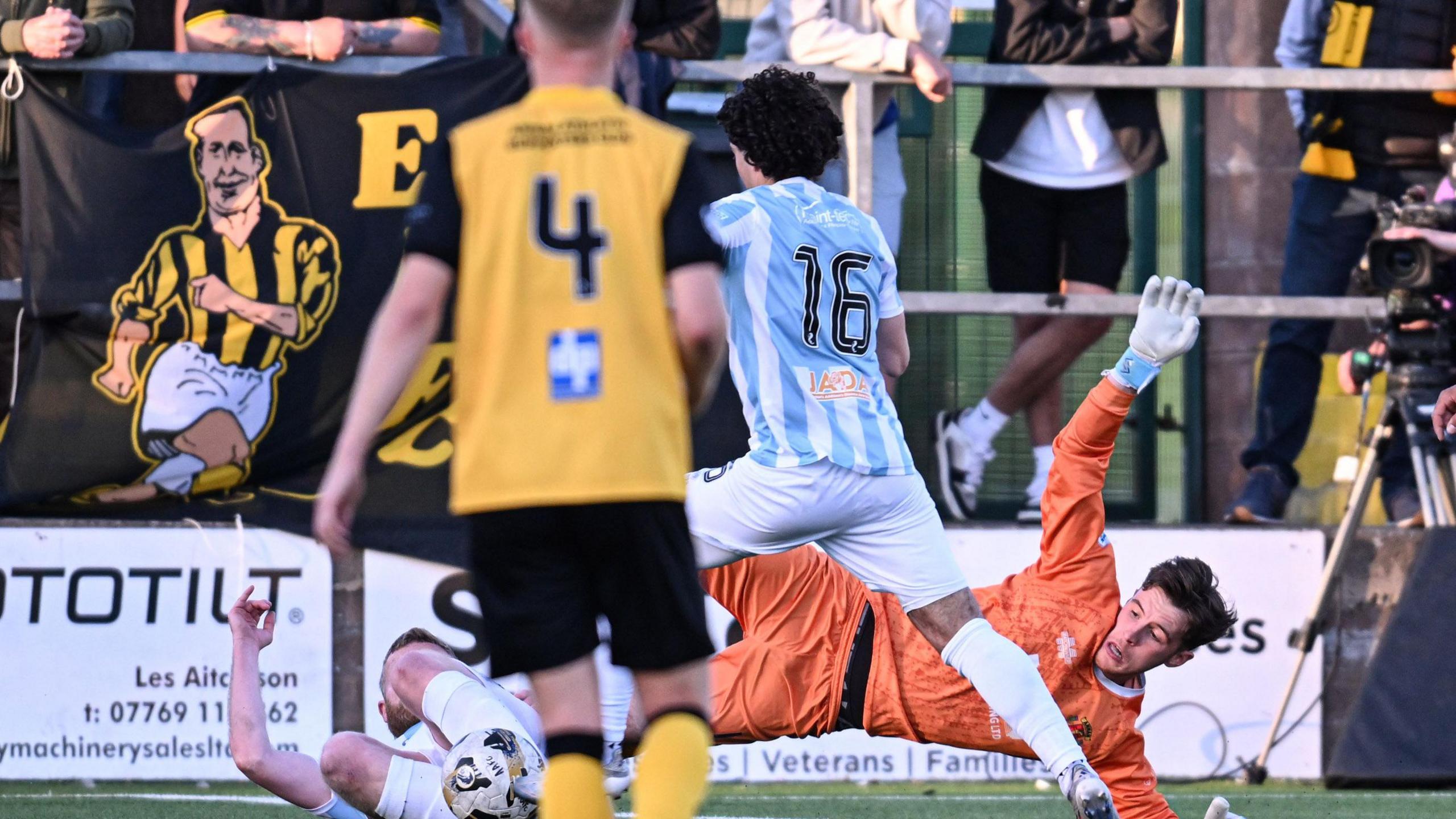Adam Laaref scores for East Fife against Annan Athletic