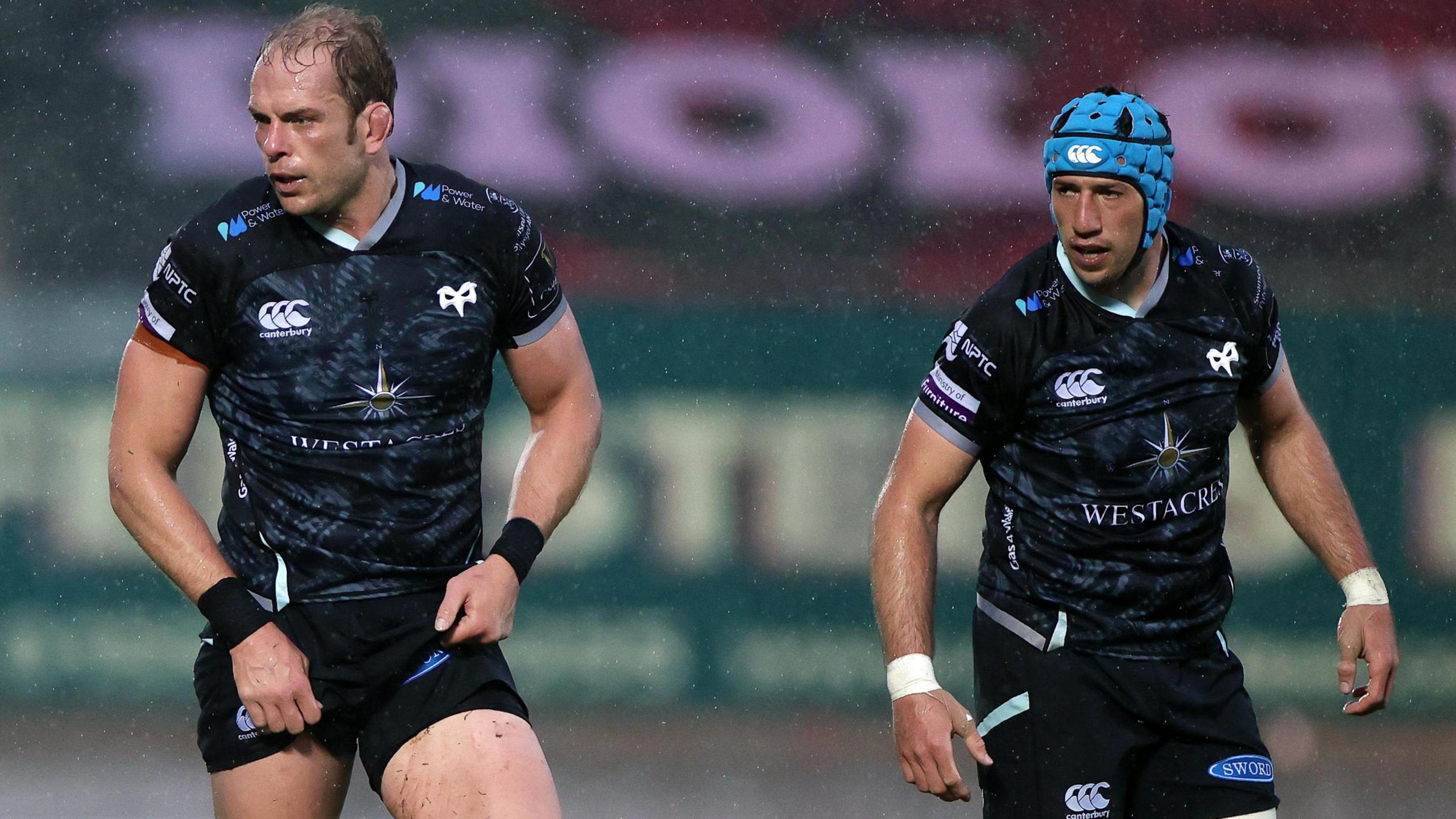 Alun Wyn Jones and Justin Tipuric in action for Ospreys