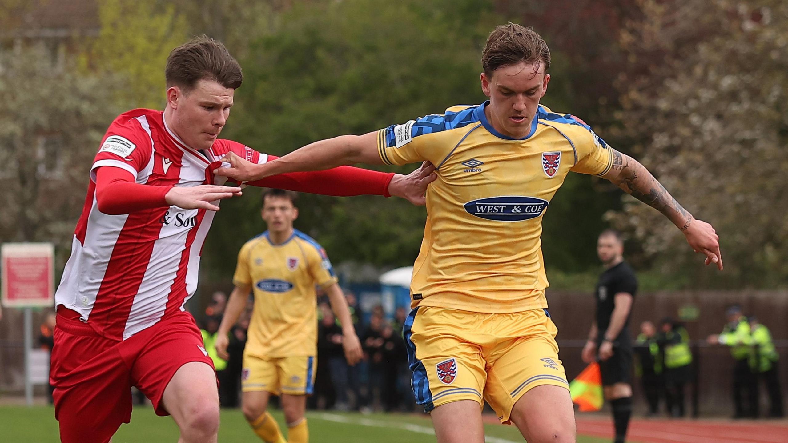 Harvey Broad (right) playing for Dagenham and Redbridge