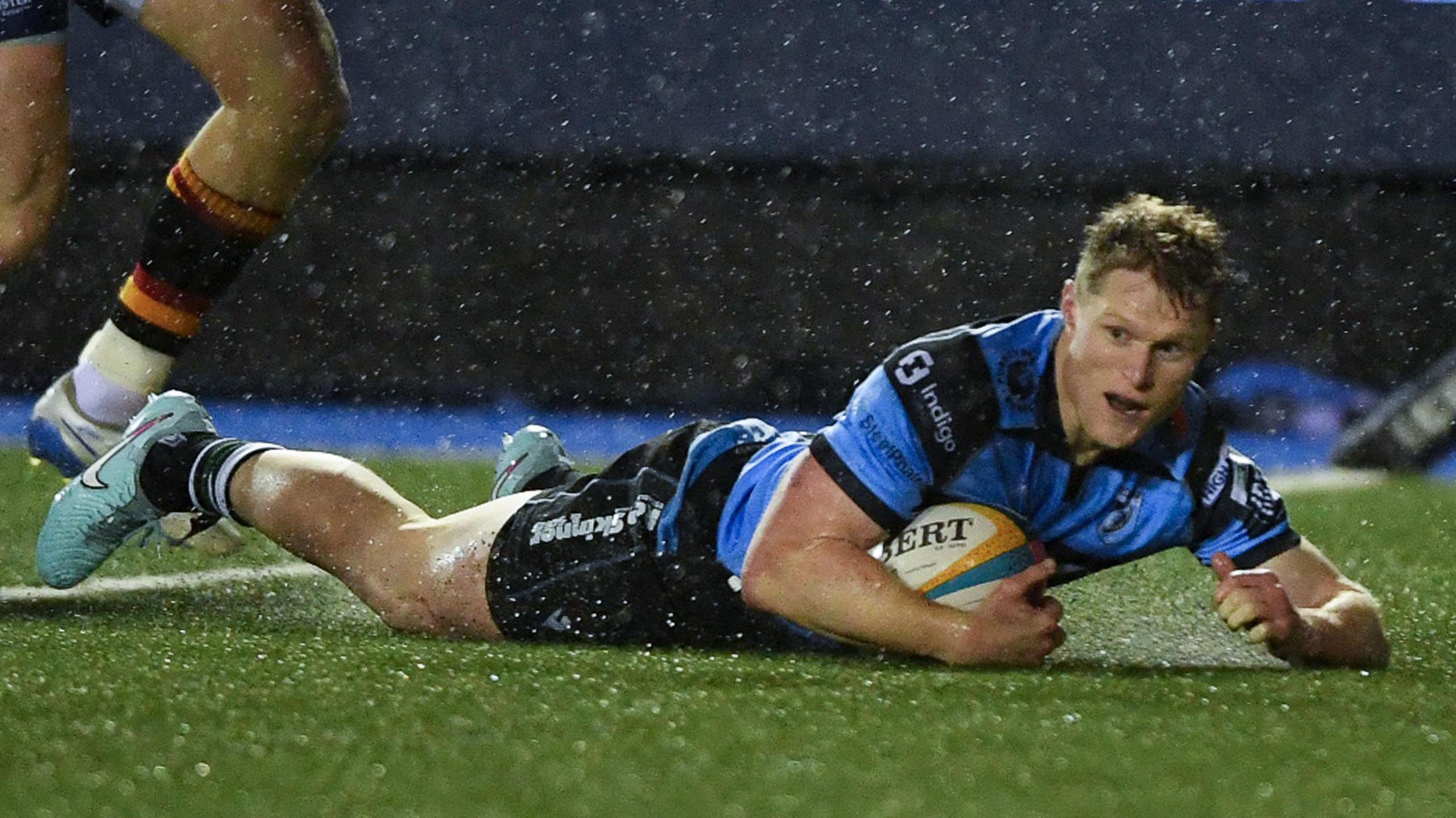 Aled Davies slides over for a Cardiff try against Leinster