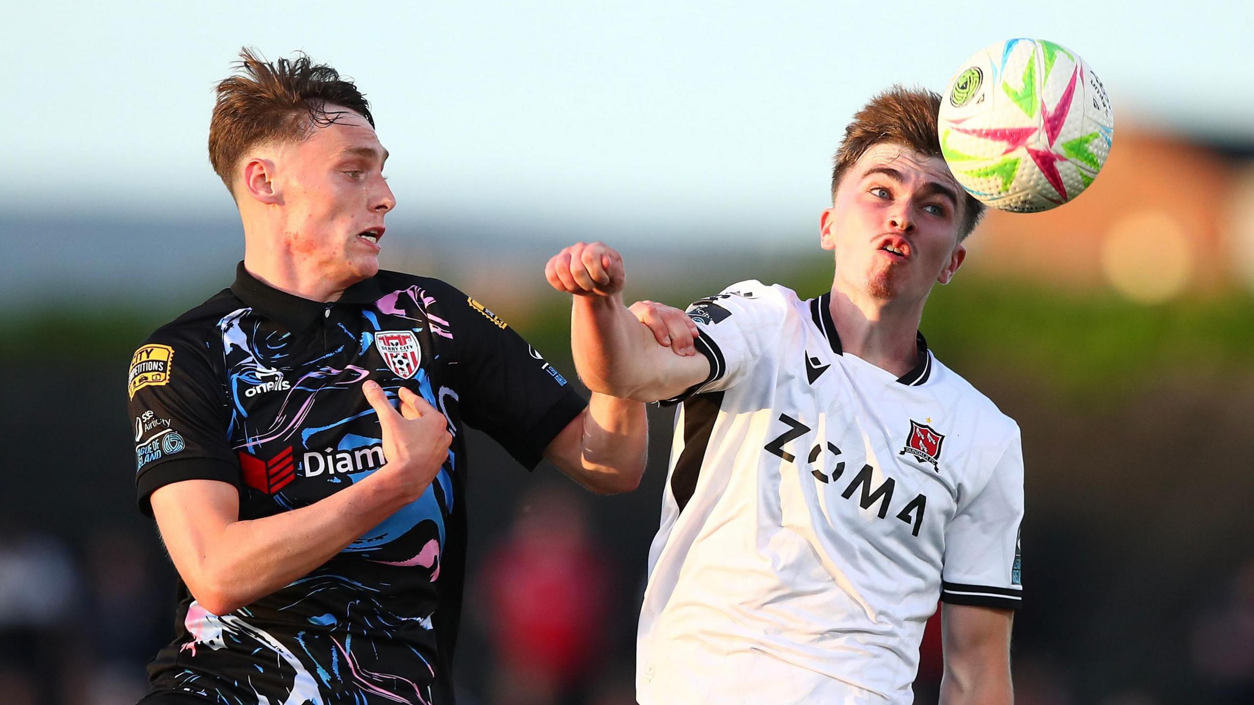 Dundalk's Eoin Kenny and Derry City's Conor Barr 