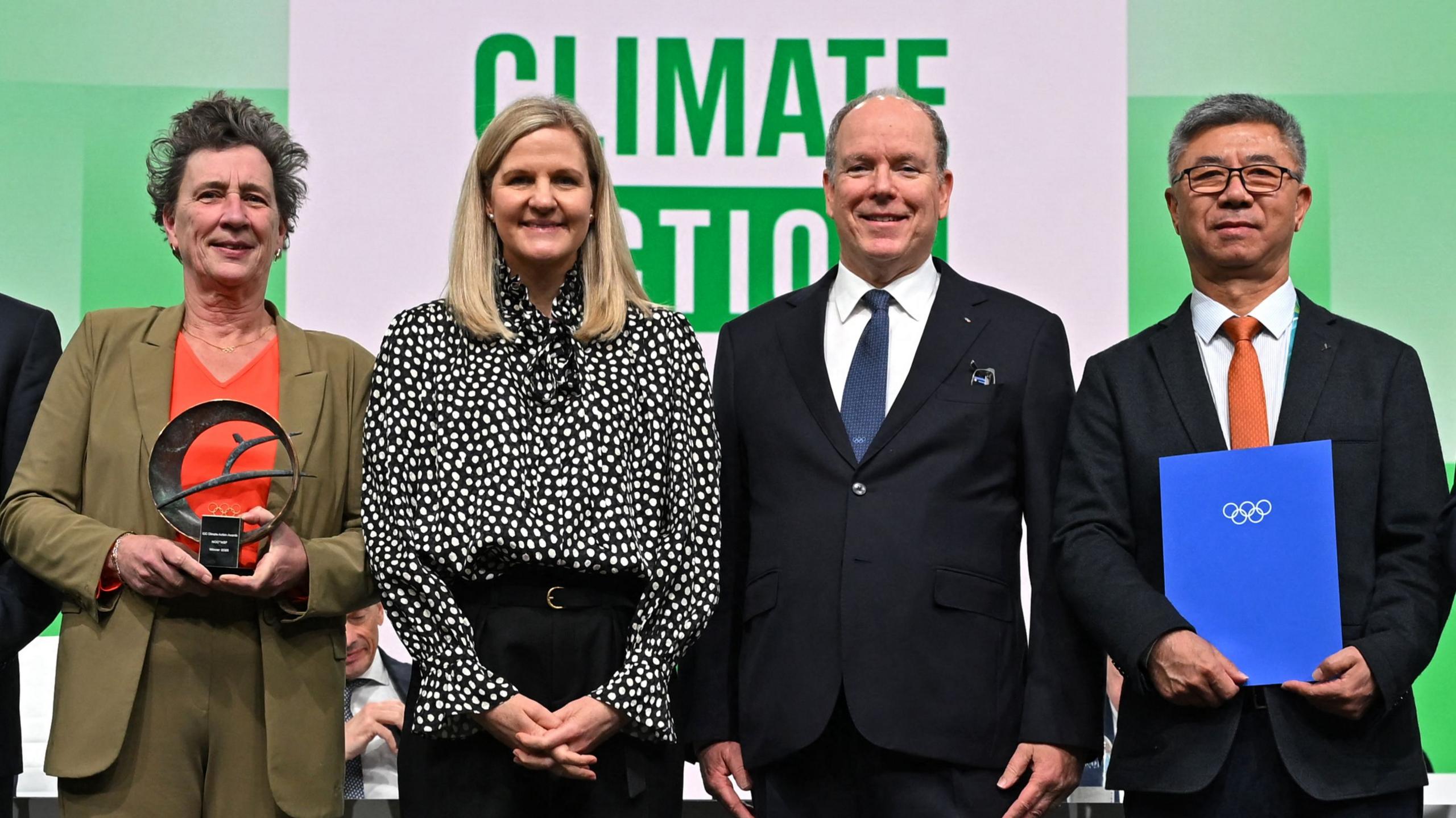 Kirsty Coventry (centre left) 