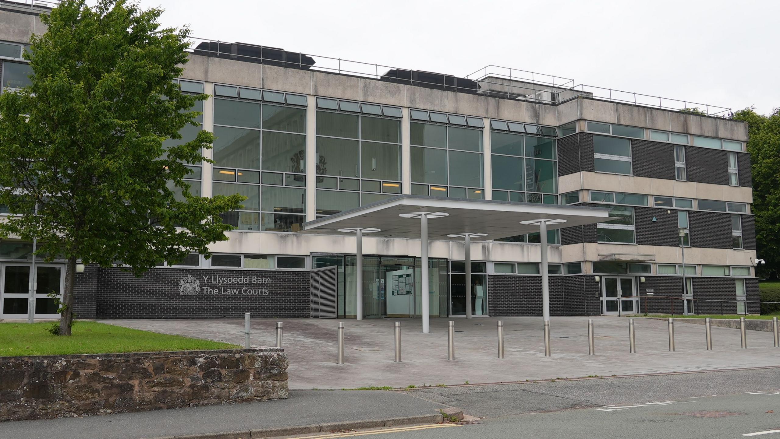 Llys y Goron Yr Wyddgrug