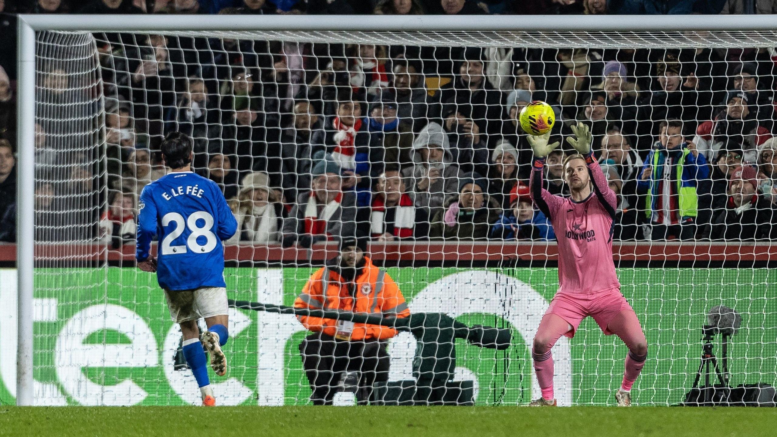 Enzo Le Fee penalty saved by Caoimhin Kelleher