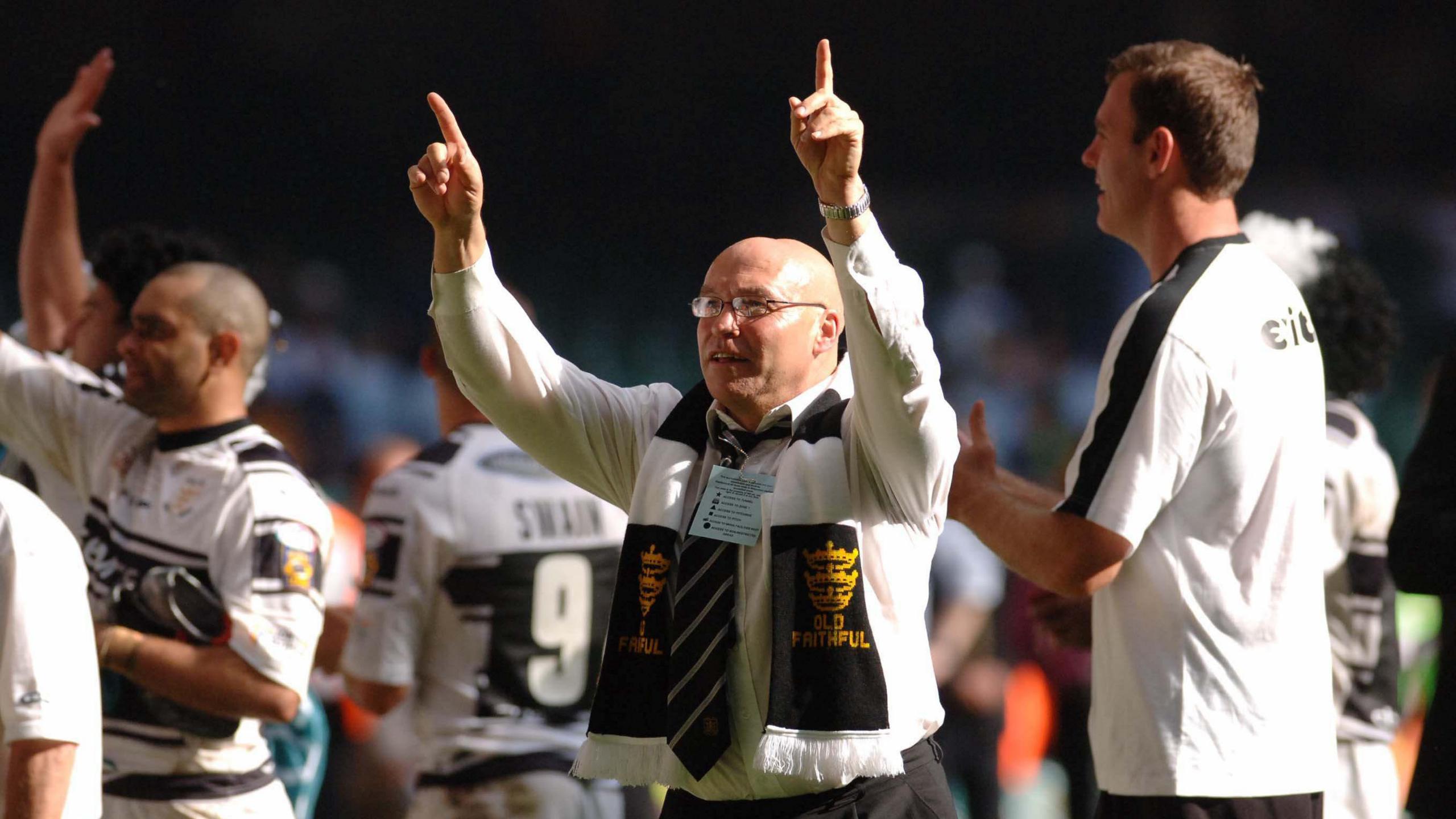 John Kear celebrates Hull FC's Challenge Cup final victory over Leeds in 2005