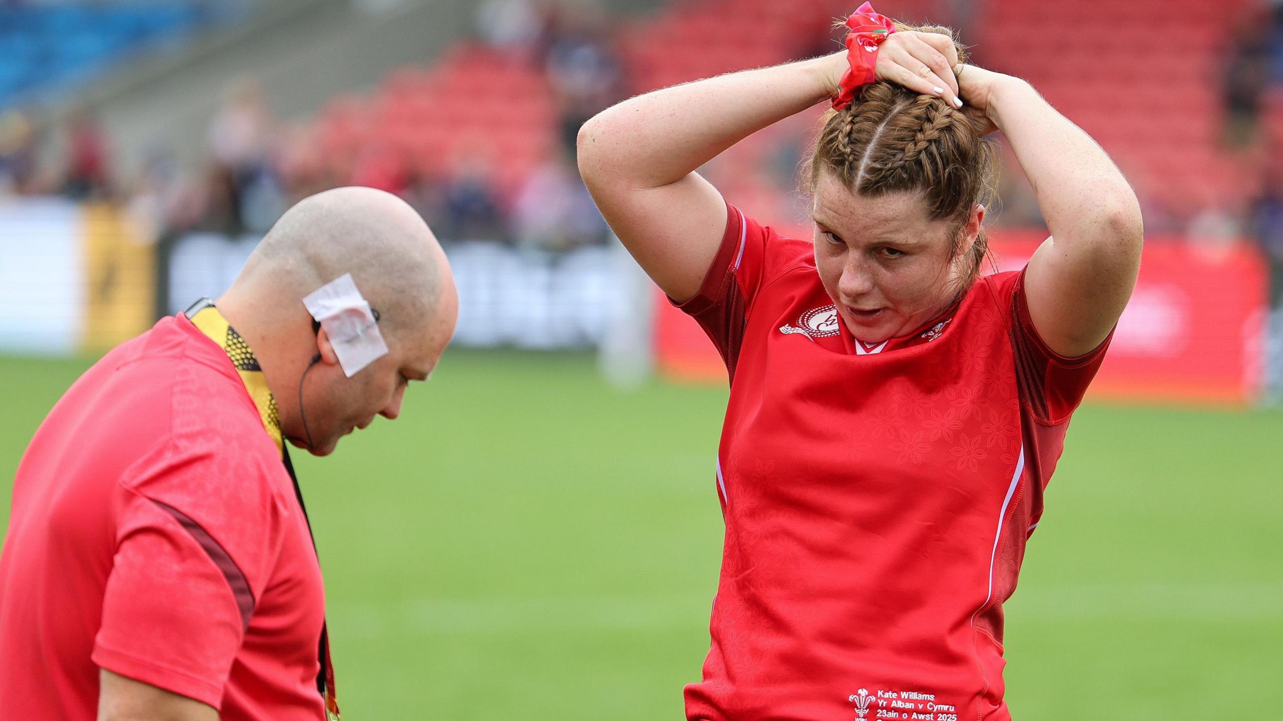 Kate Williams talks to Sean Lynn after Wales' loss to Scotland at the World Cup