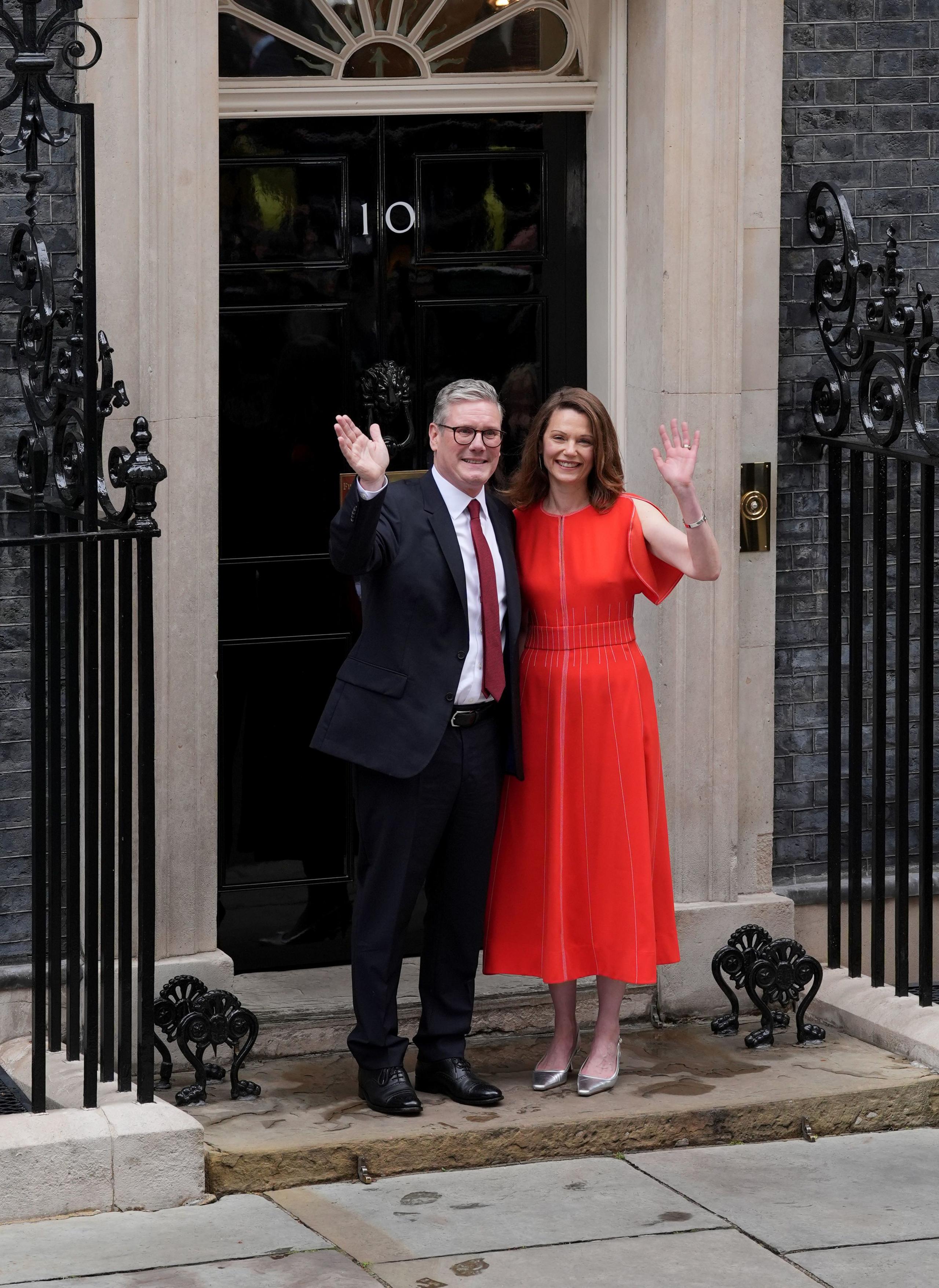 Prime Minister Keir Starmer and Victoria Starmer on the steps of No 10 Downing Street 