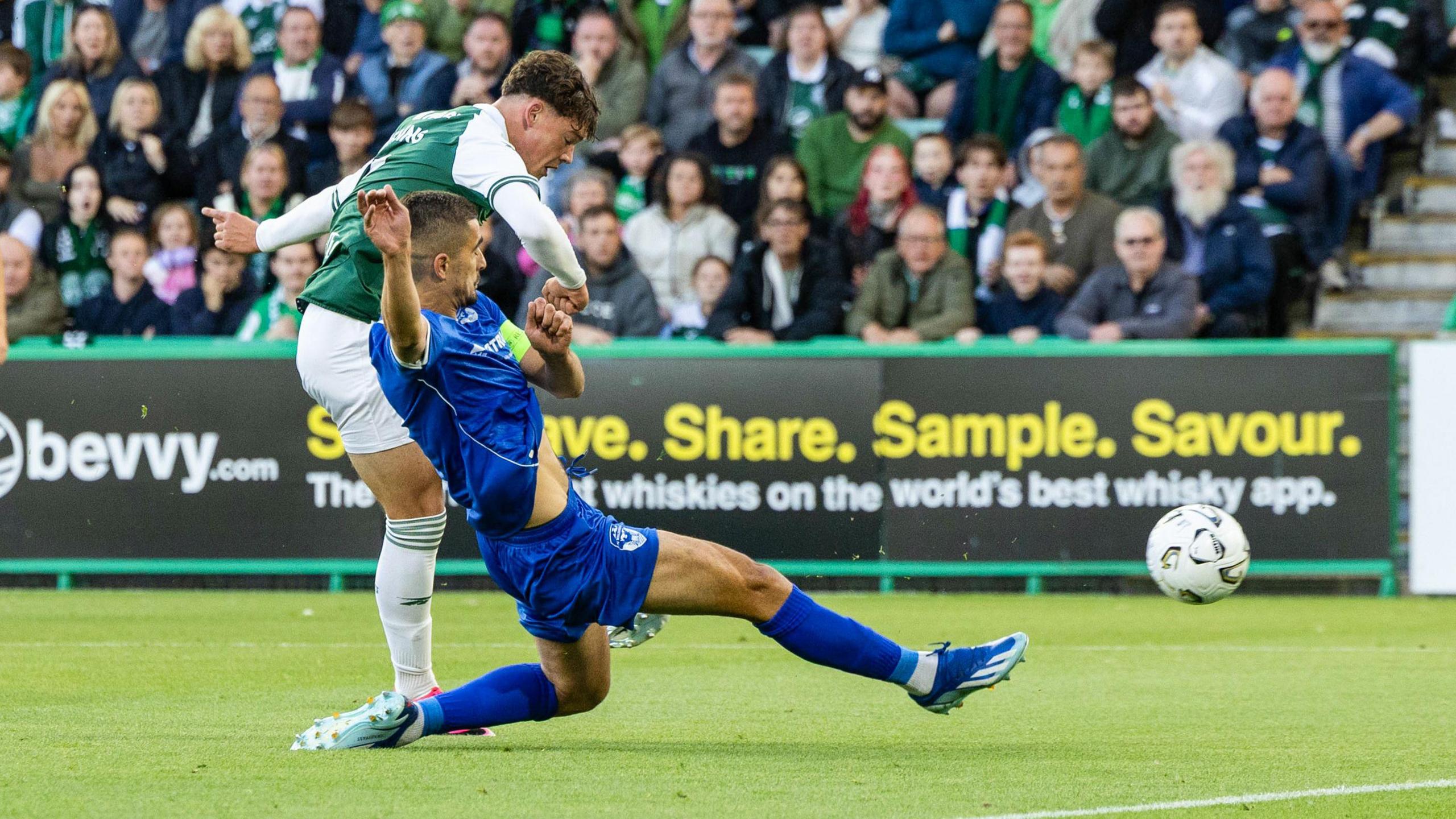 Hibernian's Owen Elding scores to make it 1-0 against Malisheva