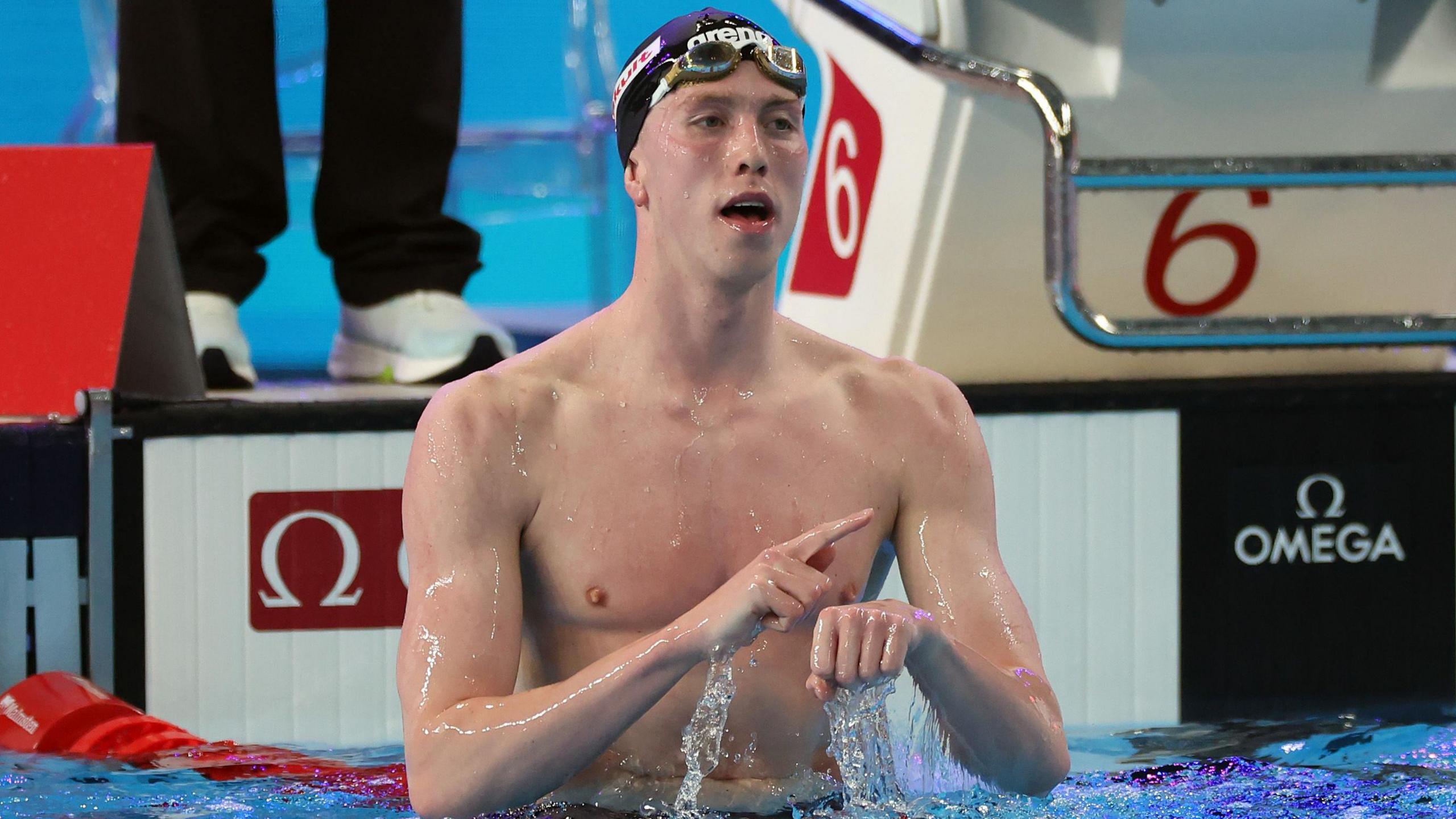 Daniel Wiffen celebrates winning a gold medal