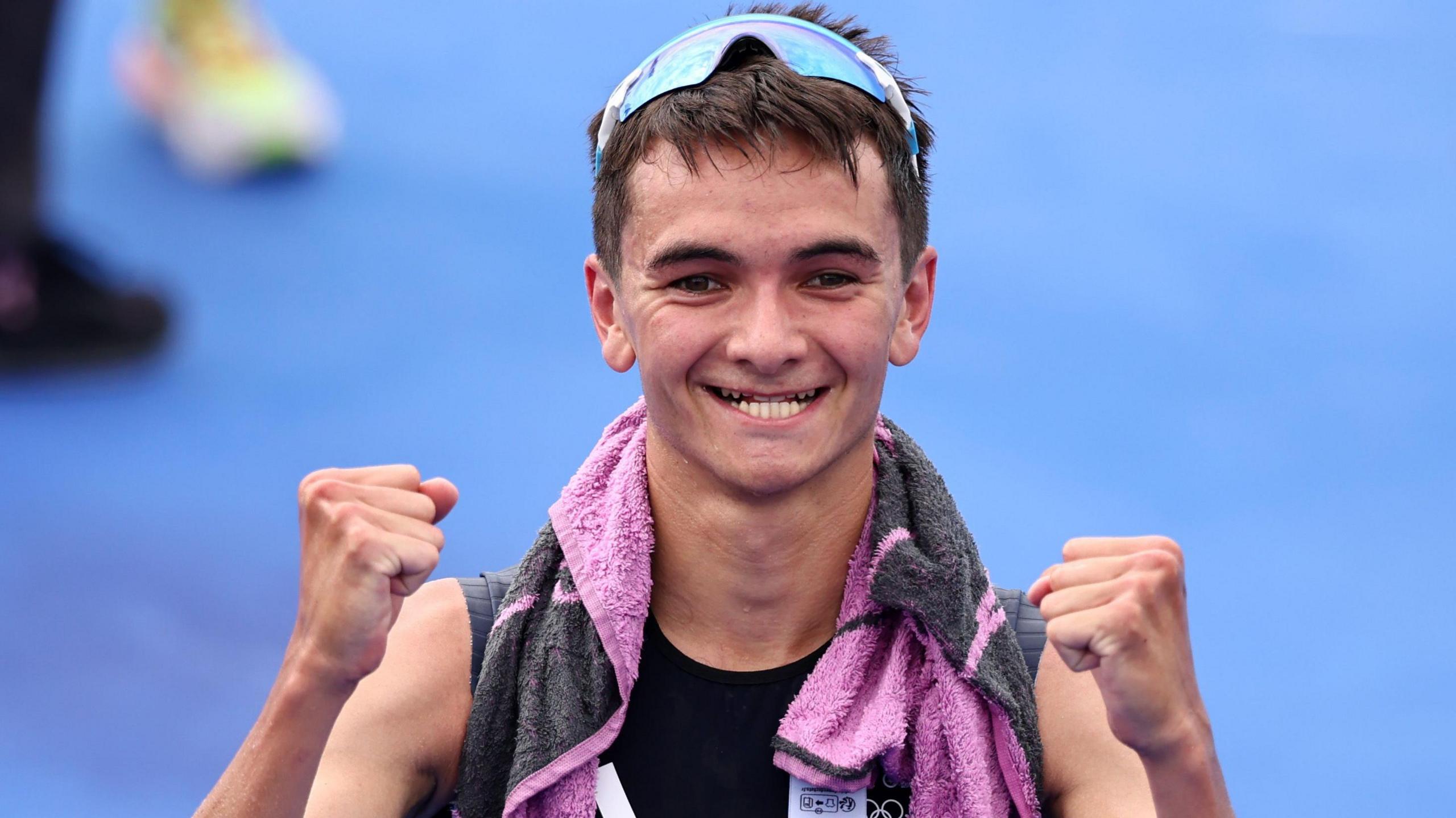 Alex Yee celebrates winning triathlon gold at Paris 2024