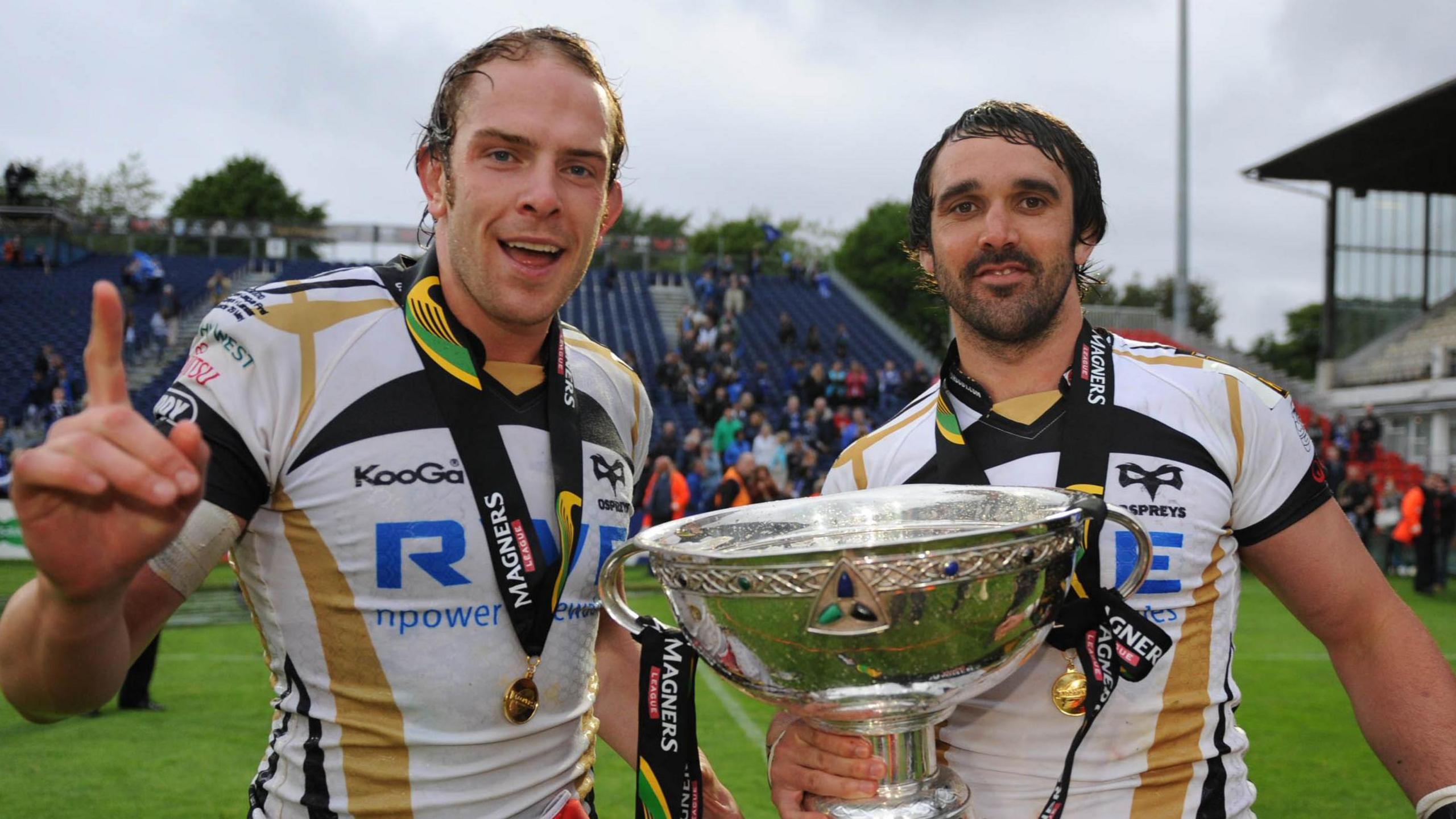 Alun Wyn Jones and Jonathan Thomas after the Ospreys won the league title in 2010