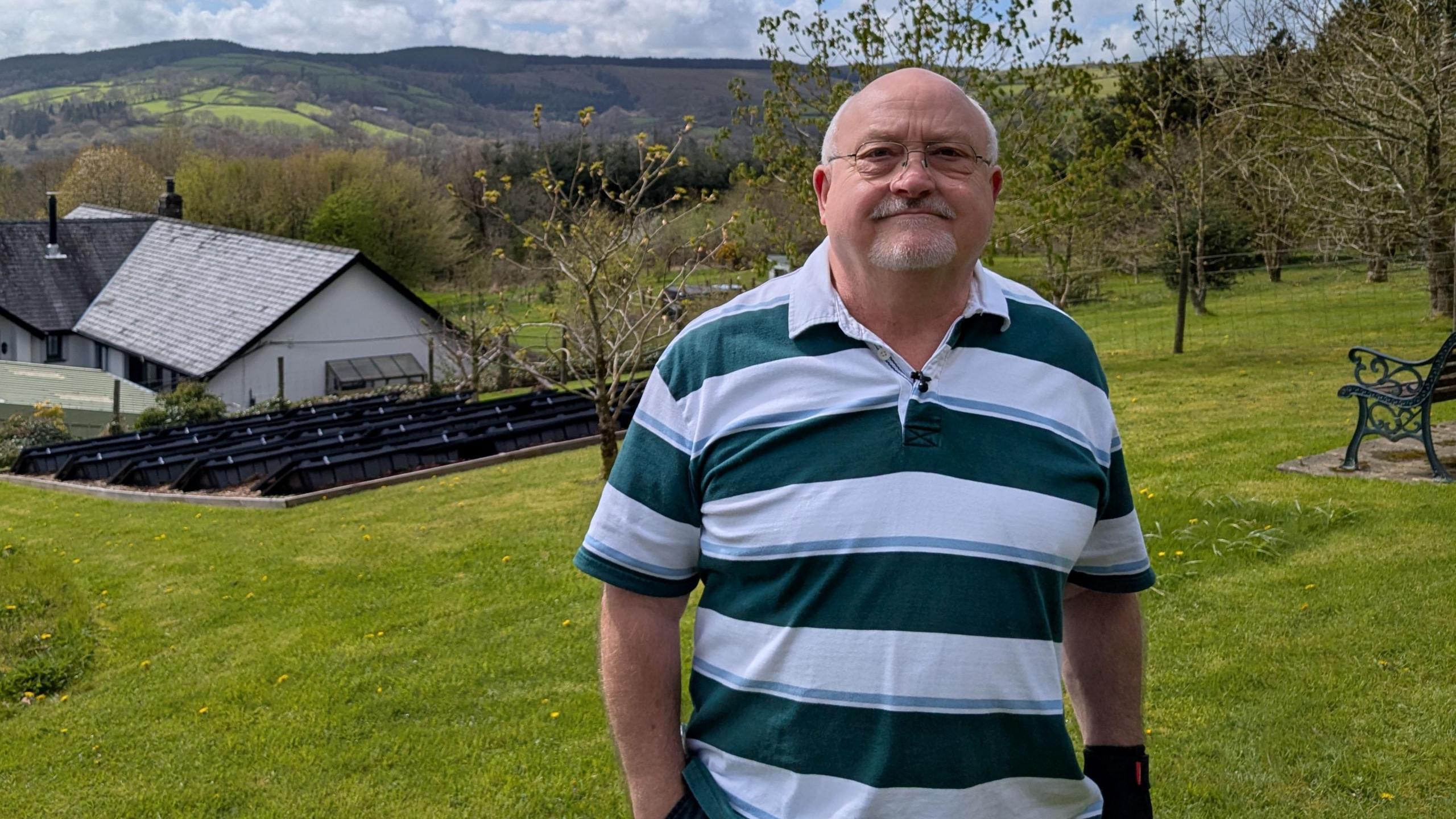 Mae Bob Horton yn bryderus am effaith datbygliad posib ar yr amgylchedd