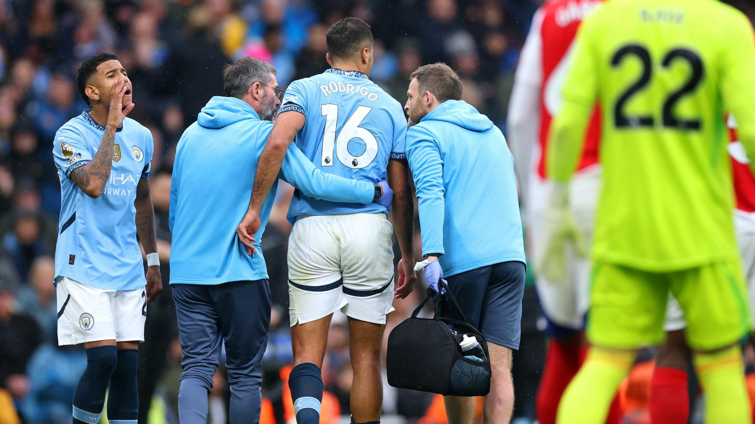 Rodri limps disconnected  for Manchester City