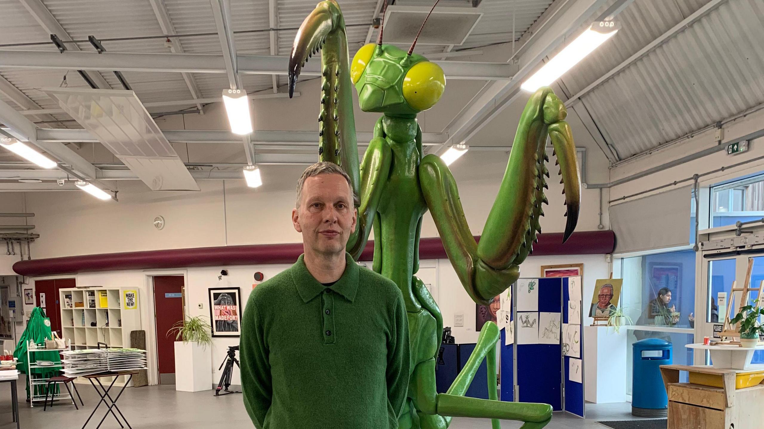 David Shrigley with his Mantis sculpture at Beauchamp College, Oadby, Leicestershire