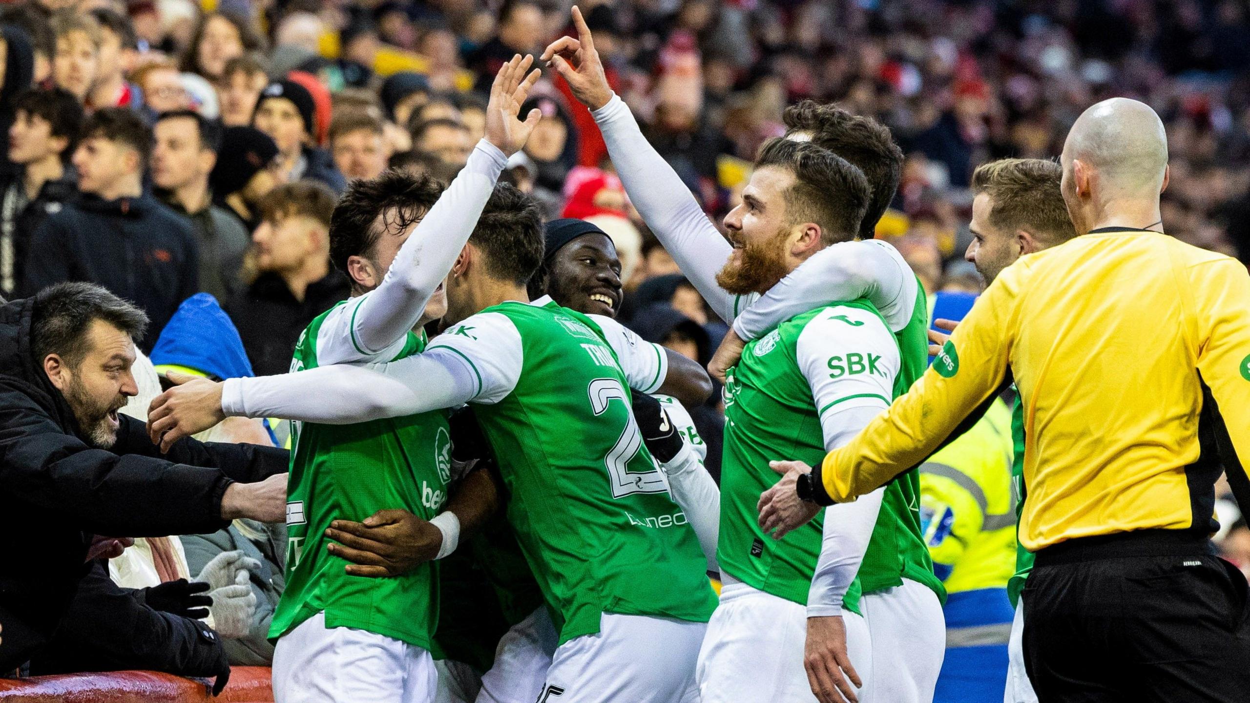 Hibs celebrate scoring at Aberdeen