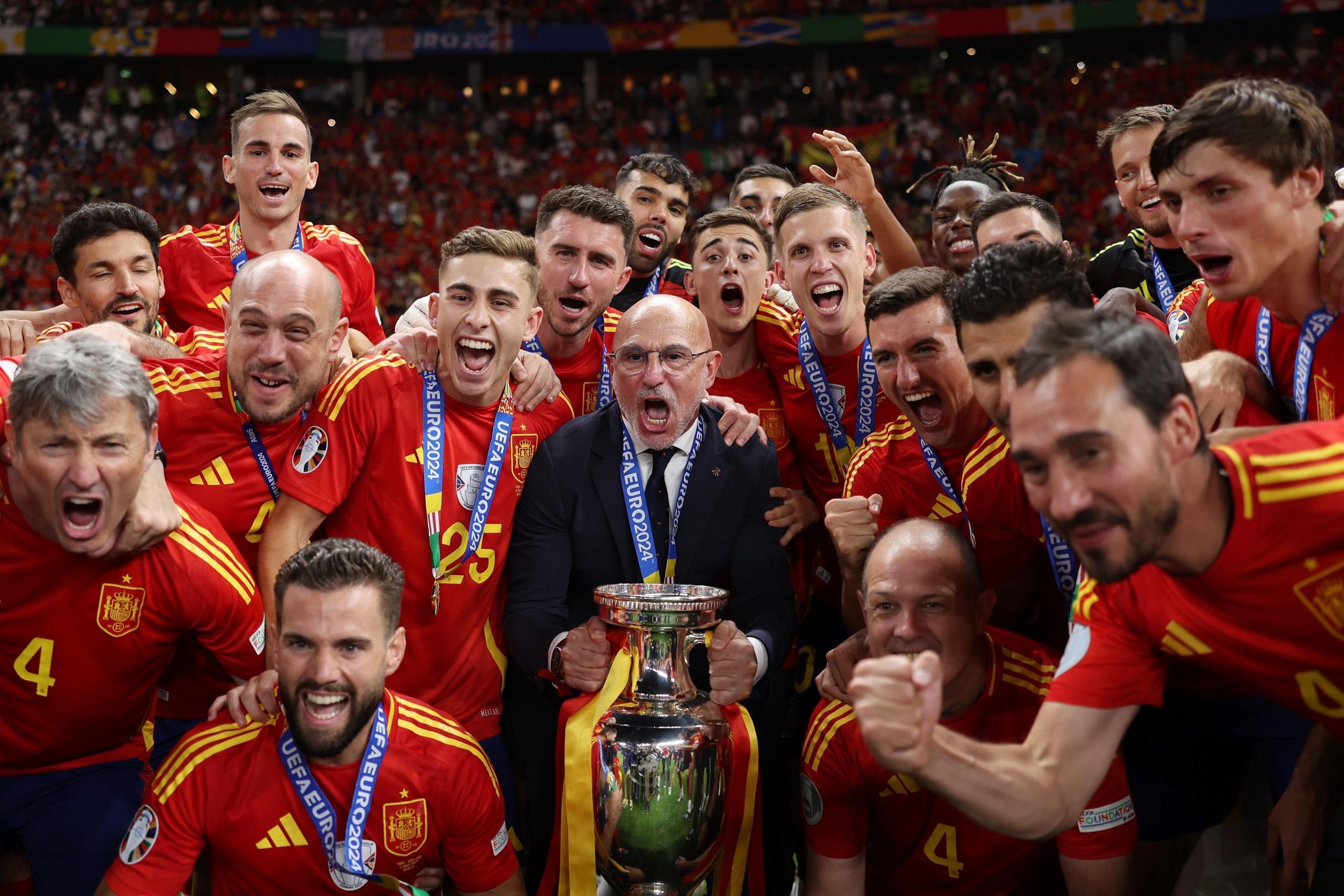 Spain manager Luis de la Fuente celebrates with his players after winning Euro 2024