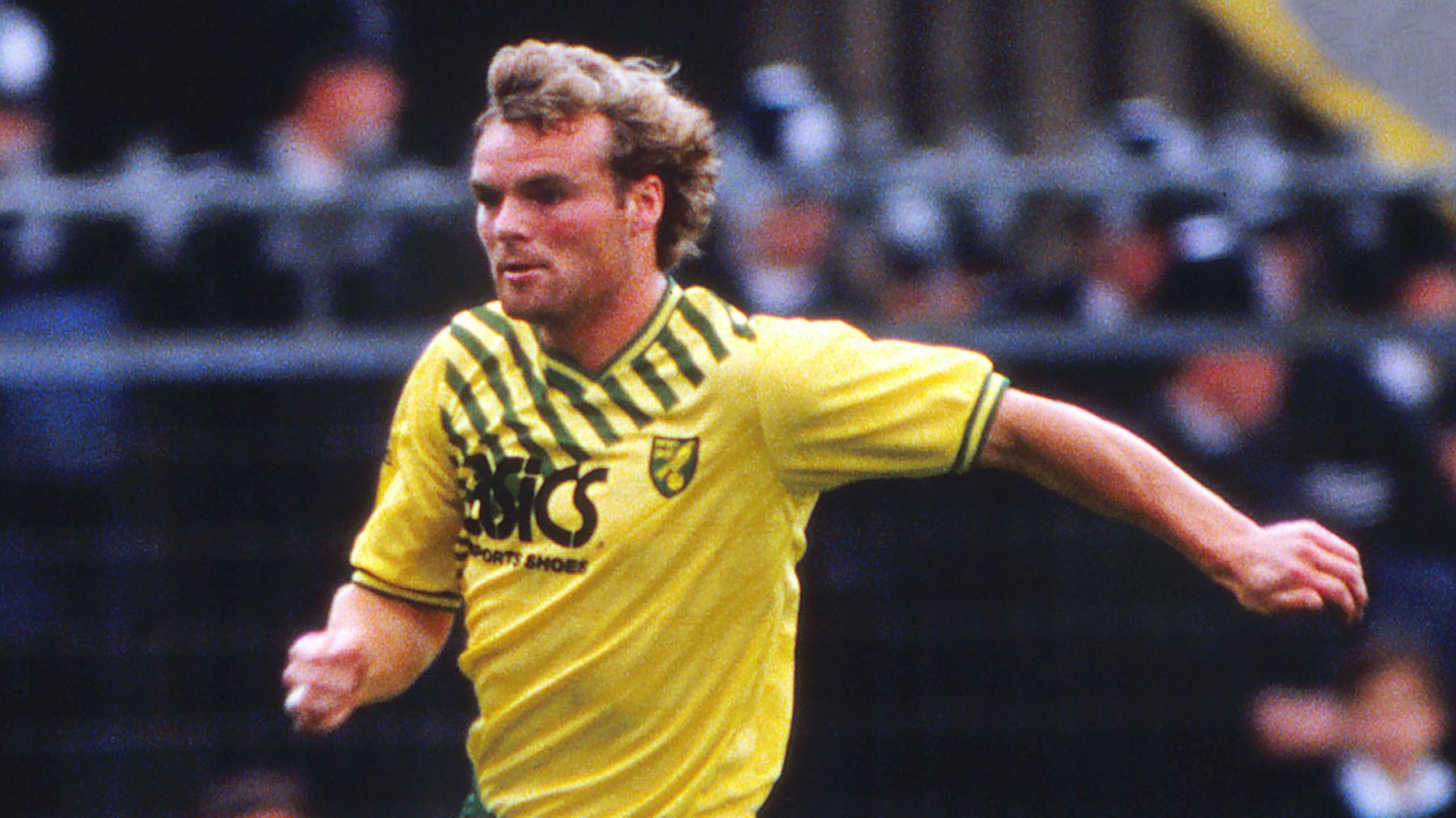 Robert Fleck playing for Norwich
