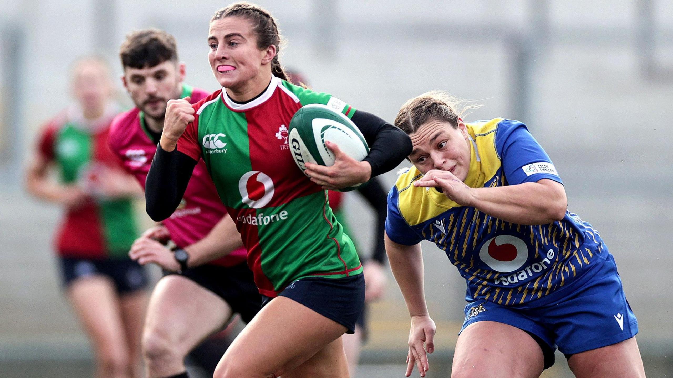 Emily Lane scores try for Clovers