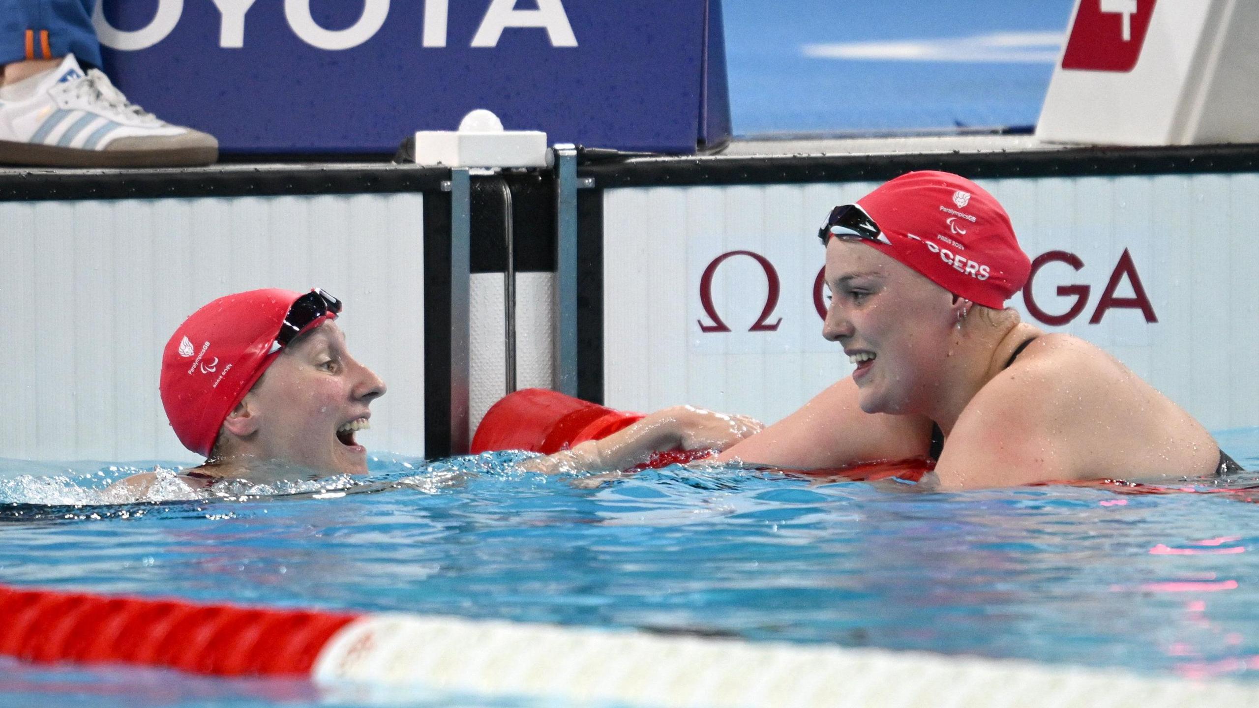 Faye Rogers and Callie-Ann Warrington speak in the pool after the S10 100m butterfly final